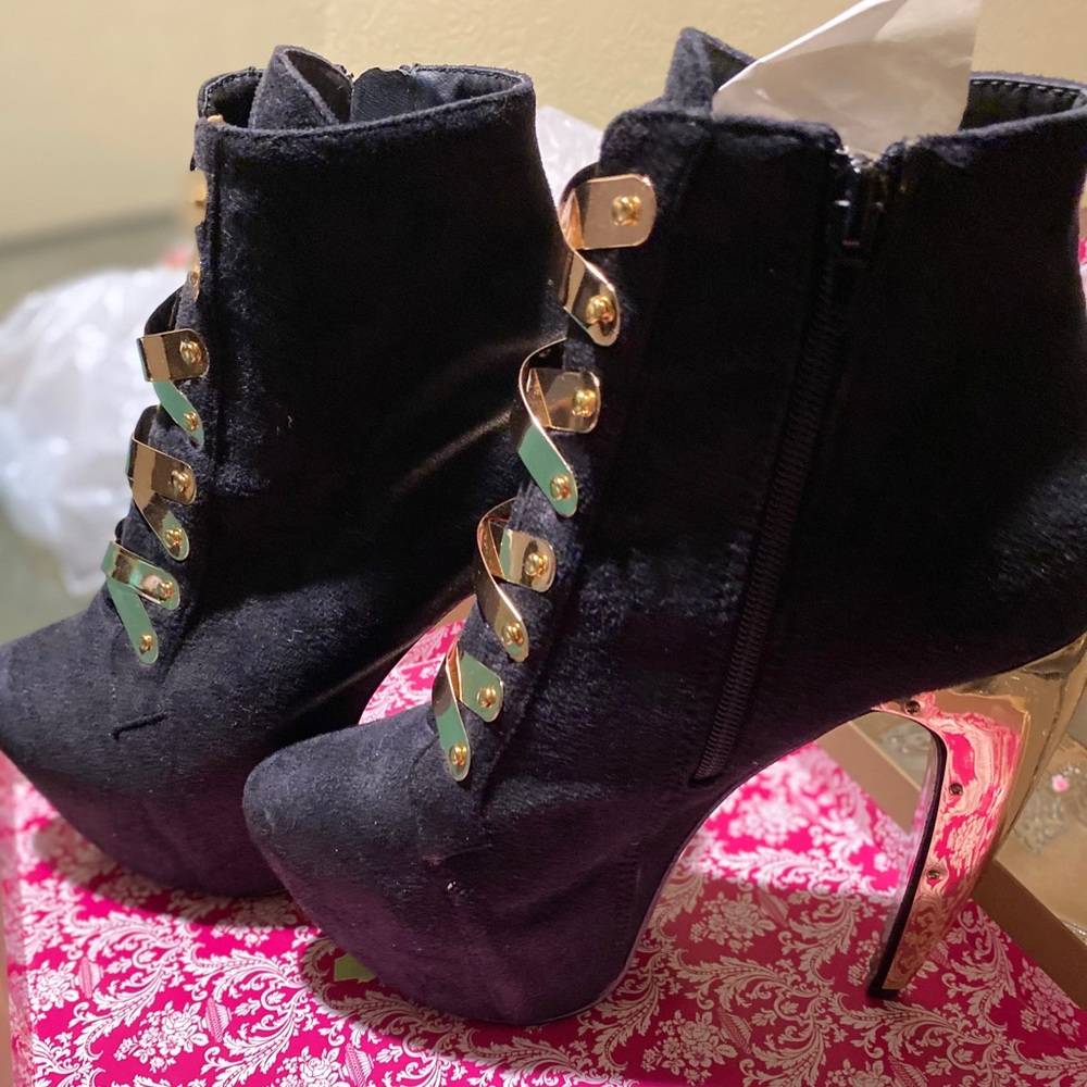Privileged Surrender boot’s Size 8.5 - Picture 3 of 7